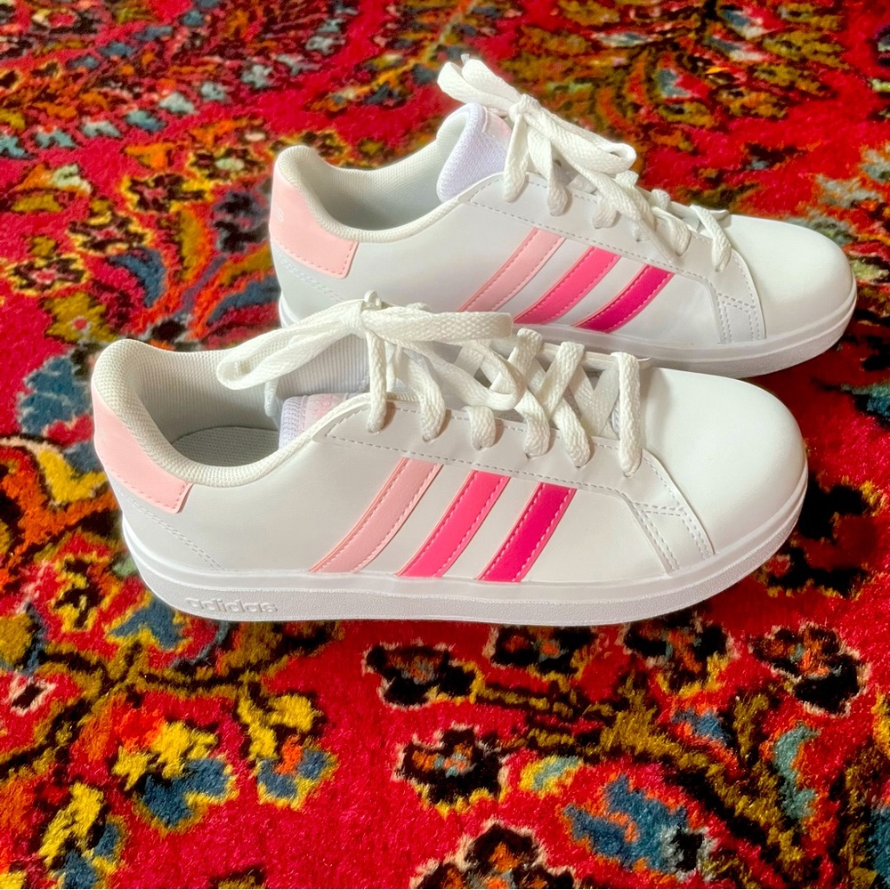 NWOT Girls Adidas Grand Court Sneakers